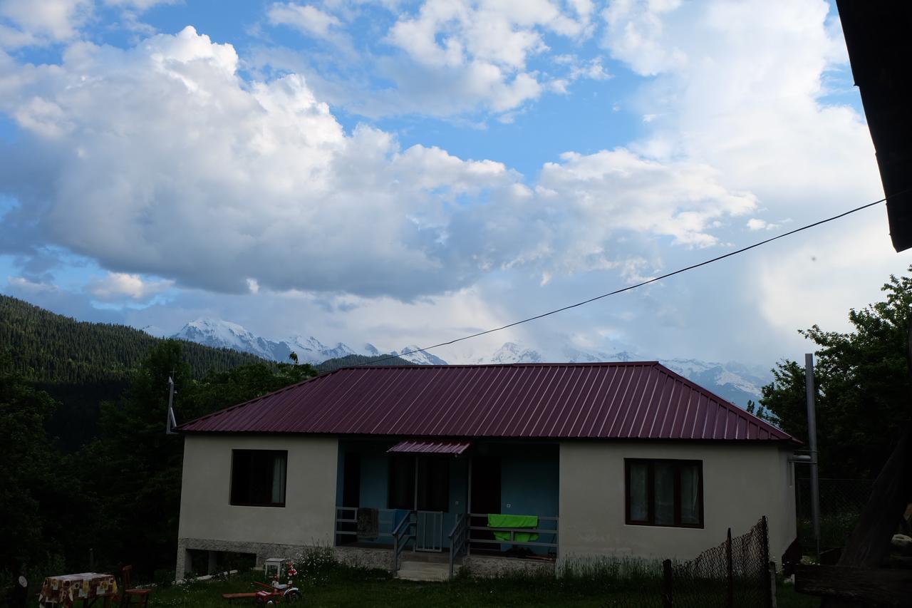 Valodia Guest House In Mestia Exteriér fotografie